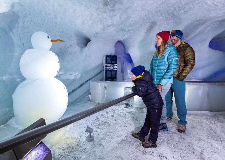 Erforsche den Gletscher - Dachstein Eispalast | © Harald Steiner