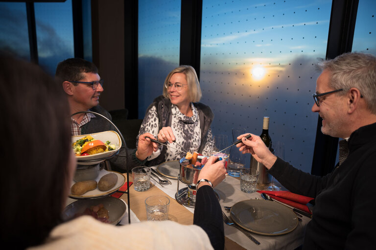 Stimmungsvoller Abend im Gletscherrestaurant | © Martin Huber