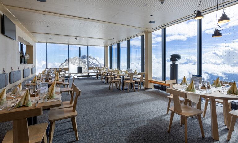 Genuss im Dachstein Gletscherrestaurant | © Harald Steiner