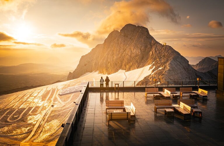 Sonnenaufgang am Dachstein Gletscher | © Josh Absenger