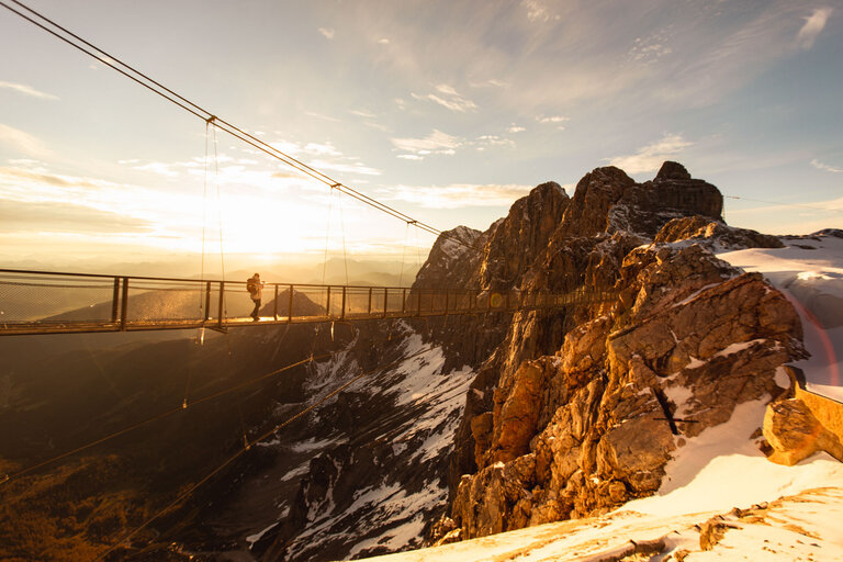 Magischer Sonnenuntergang am Dachstein | © Benjamin Bischofer