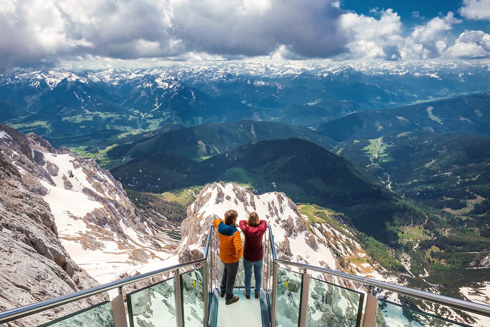 Treppe ins Nichts am Dachsteingletscher | © Christoph Huber