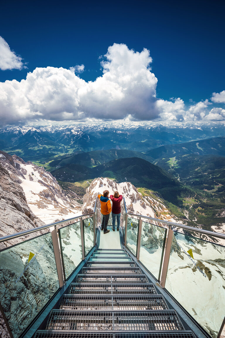 Treppe ins Nichts am Dachsteingletscher | © Christoph Huber