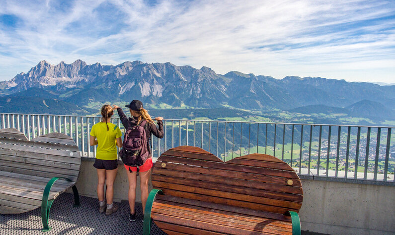 Das Dachsteinmassiv ist von unserem Aussichtsplateu uneingeschränkt zu betrachten. | © Johannes Absenger