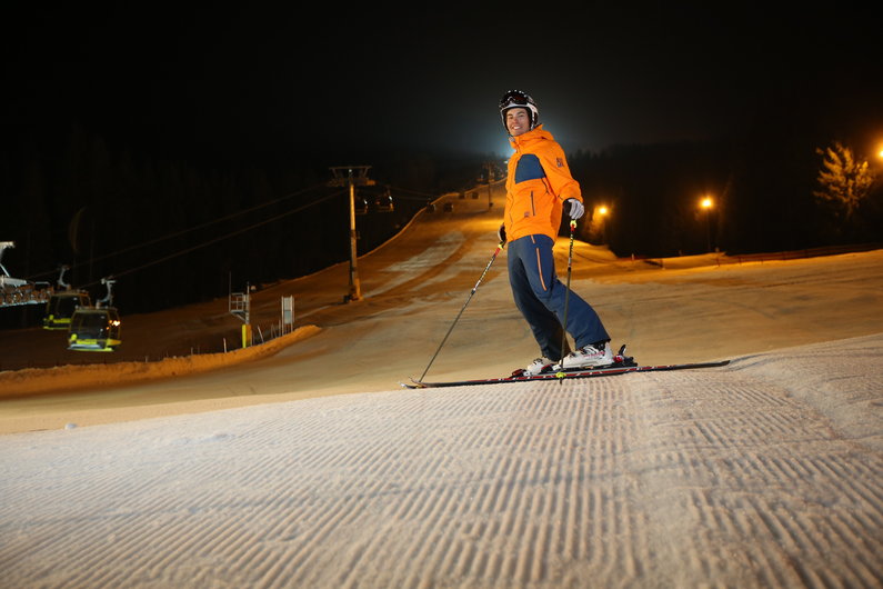 The combination of atmosphere and perfect piste makes night skiing an unforgettable experience. | © Gregor Hartl