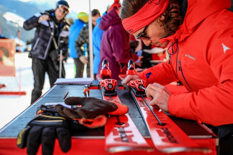 Test new skis on the Planai | © Atomic