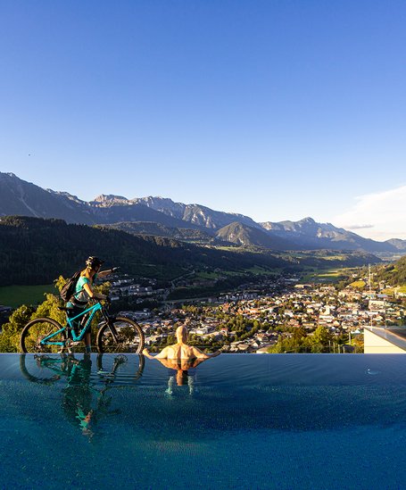 Outdoor Pool in einem der Bikehotels Schladmings | © Friedrich Simon Kugi