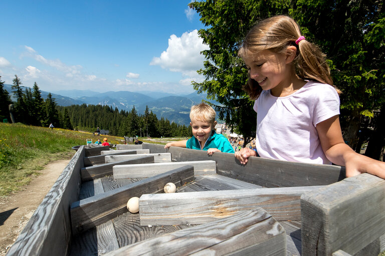 Children play with marble run in Hopsiland | © Tom Lamm