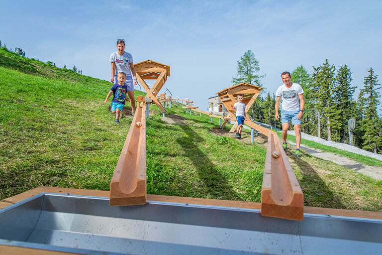 Children in Hopsiland playing with the marble run | © René Eduard Perhab