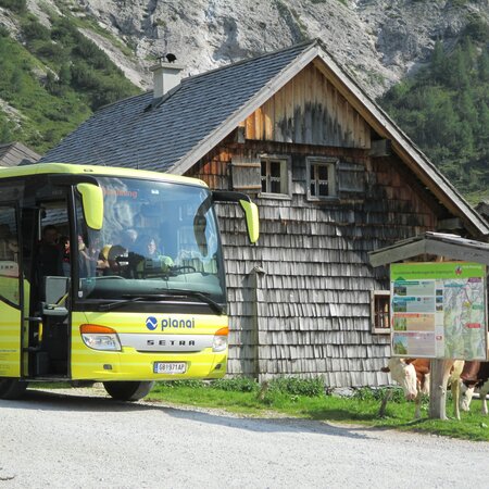 The Planai Hiking Bus at the Ursprungalm | © Planai