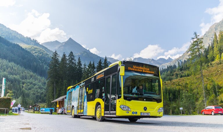 The Planai hiking bus to Lake Constance | © Planai/Klünsner
