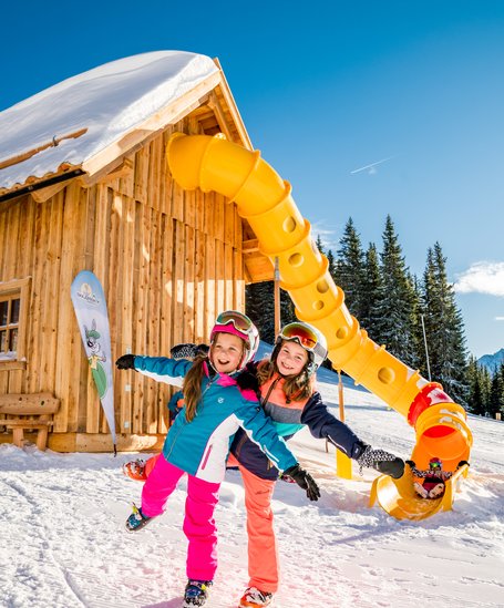 Spiel und Spaß auf der Kasalm im Hopsi Winterkinderland | © Christine Höflehner