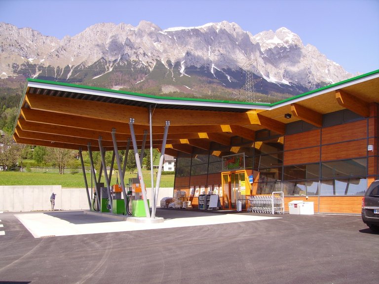 Petrol station - shop - café - Land lebt auf! - Imprese #2.1 | © Tankstelle - Lebensmittelgeschäft - Bistro - Land lebt auf!
