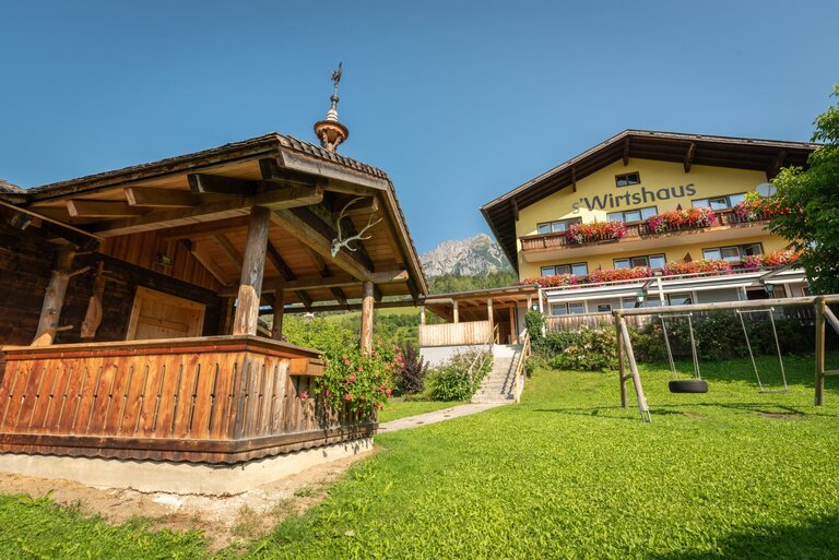 s'Wirtshaus mit Gartenhaus und Kinderspielplatz | © s'Wirtshaus