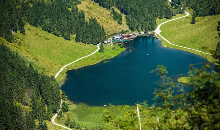"Styrian Bodensee" lake from above | © TVB Haus-Aich-Gössenberg@René Eduard Perhab
