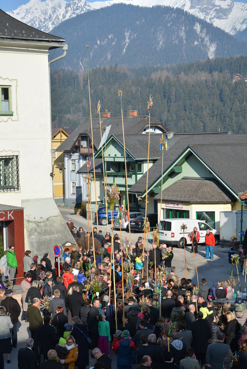 Segnung der Palmbuschen am Schlossplatz in Haus/Ennstal | © Marktgemeinde Haus