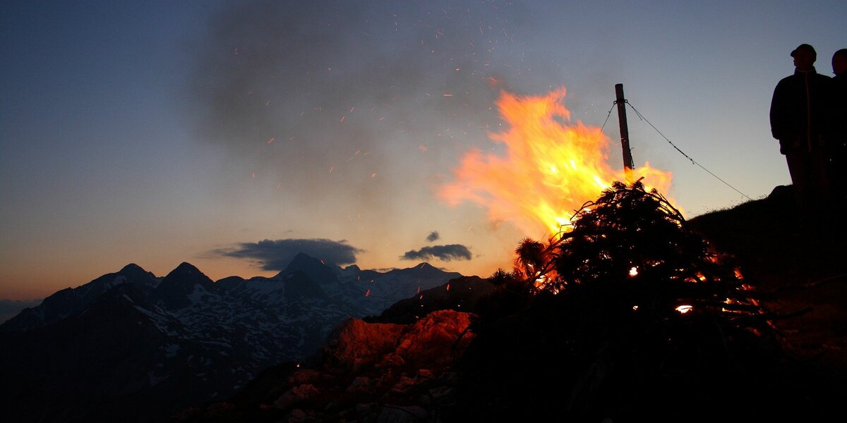 Sonnwendfeuer Luserwand | © Ewald Gabardi