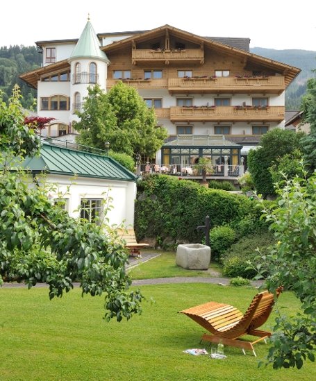Hotel Herrschaftstaverne - Hausfoto Sommer | © Hotel Herrschaftstaverne