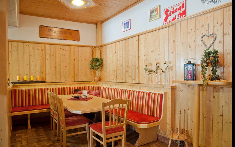 Kegelbahn Aigner - Sitzecke | © Pizzeria Aigner