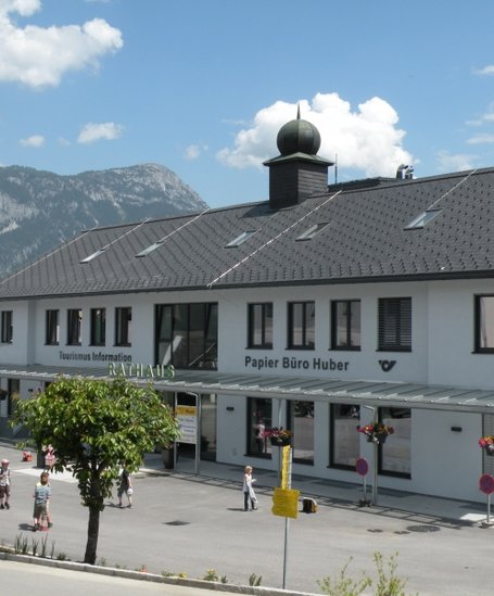 Rathaus mit Tourismusbüro und Papierfachgeschäft | © Marktgemeinde Haus
