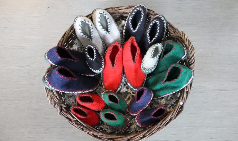 Plakolm - Hüttenschuhe in allen Größen | © Plakolm Hüttenschuhe