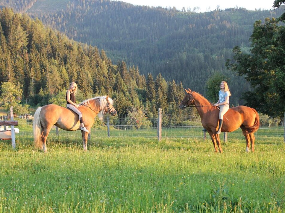 Horse riding at Hirzhof - Imprese #1 | © Hirzhof