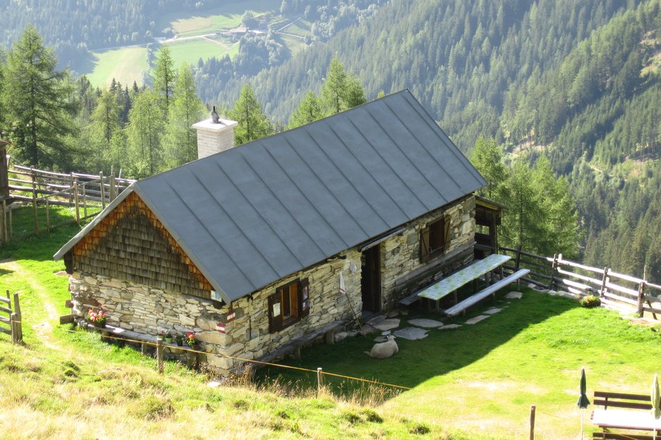 Am Weg zum Gumpeneck kommt man an der Schleinhütte vorbei. | © Familie Holzinger