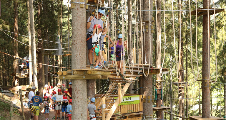 Gruppe vor den Hindernissen. | © Hans-Peter Steiner