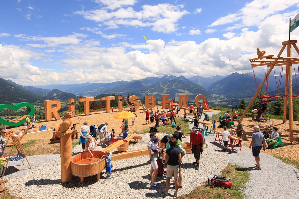 Rittisberg Höhenspielplatz mit fantastischem Bergpanorama. | © Hans-Peter Steiner