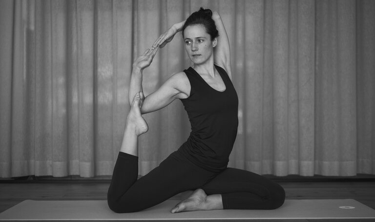 YOGA Frau:Sein mit Hannah Pilz | © BildWerk Fotografie, Stephanie Kirchgasser