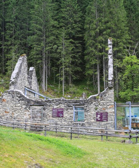 View of an old ruine at the Nickelmuseum | © Martin Huber