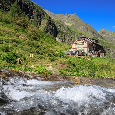 Stream in front of the hut Gollinghütte | © Martin Huber