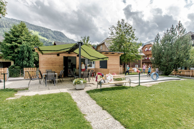 Kalte Getränke auf der Terrasse genießen | © Gerhard Pilz
