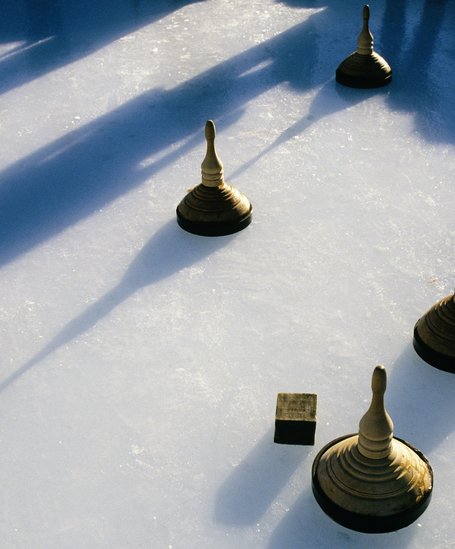 Verbringen Sie lustige Stunden mit Ihren Freunden bei einem lustigen Eisstockturnier | © Gery Wolf
