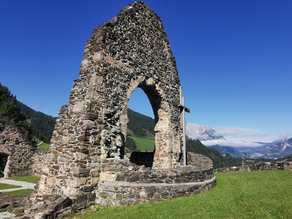 Achtsamkeitswanderung Natur.Kraft.Platz Ägydiuskirche - Impression #1 | © Birgit Geieregger