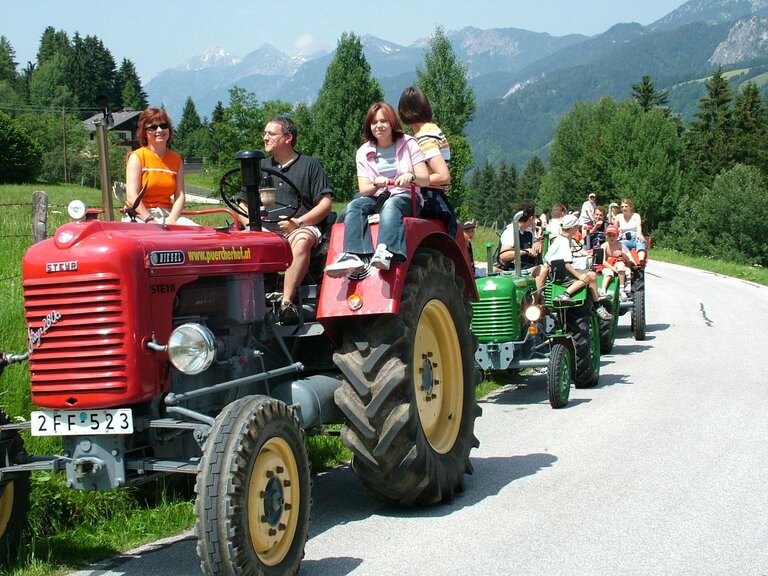 Tractor driving at the Pürcherhof - Impression #2.1