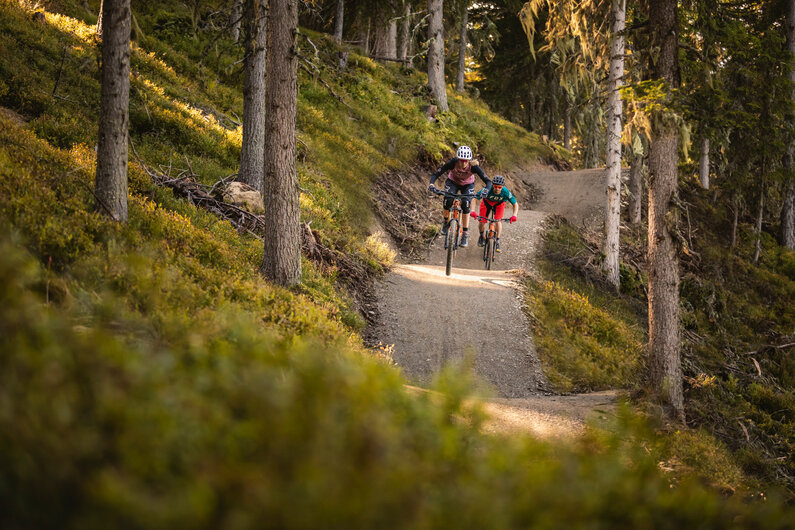 Downhiller im Bikepark Planai | © Roland Haschka