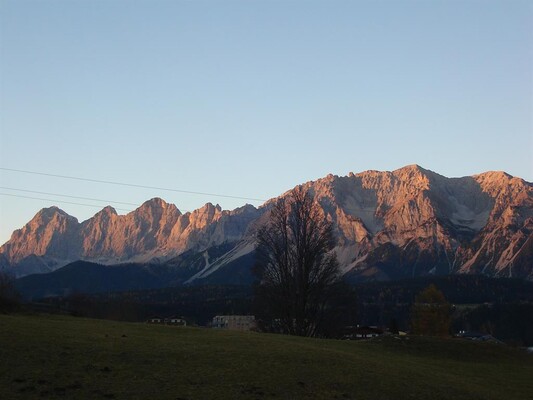 Ausblick Dachstein vom Haus im Herbst