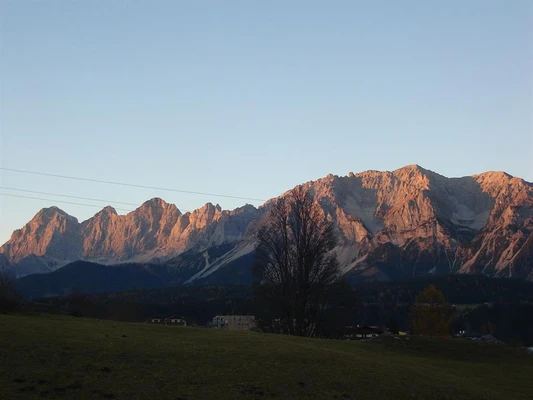 Ausblick Dachstein vom Haus im Herbst