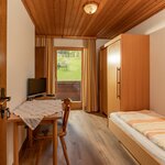 Pomiń zdjęcie Einzelzimmer mit Dusche, WC