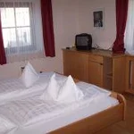 Pomiń zdjęcie Dreibettzimmer mit Bad, WC, NR. 9