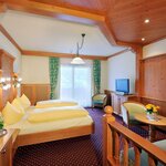 Photo of double room with shower or bath tube, WC
