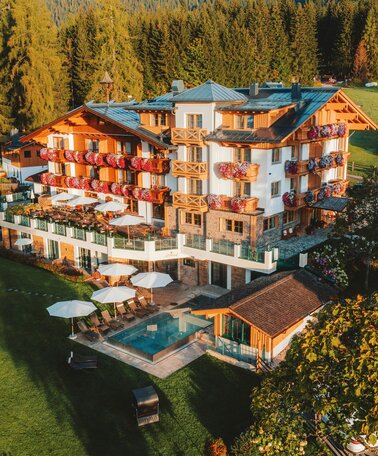 Hotel Lindenhof Außenansicht Sommer