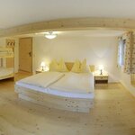 Bild von Zi-Nr. 3+5: 1 Doppel- und 1 Stockbett (mit Du./WC)