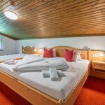 Photo of Junior suite, shower, toilet, 2 bed rooms