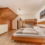 Pomiń zdjęcie Vierbettzimmer (Nr. 8) mit Dusche, WC