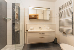 Top 11 Bad 1 mit Dusche und WC Top 11 Bad 1 mit Dusche und WC